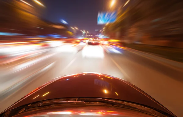 夜の道路上の車 — ストック写真