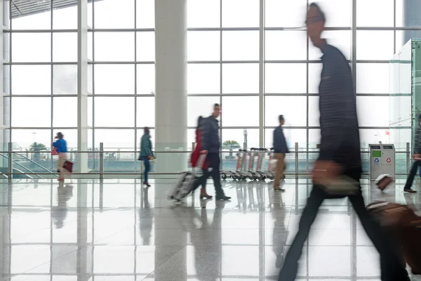 Passagerare i shanghai pudong airport — Stockfoto