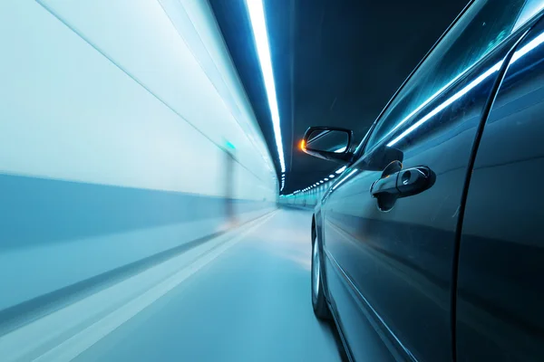 車トンネルで高速移動 — ストック写真