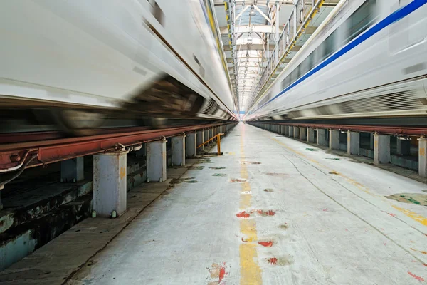 Tren rápido en el depósito de servicio — Foto de Stock