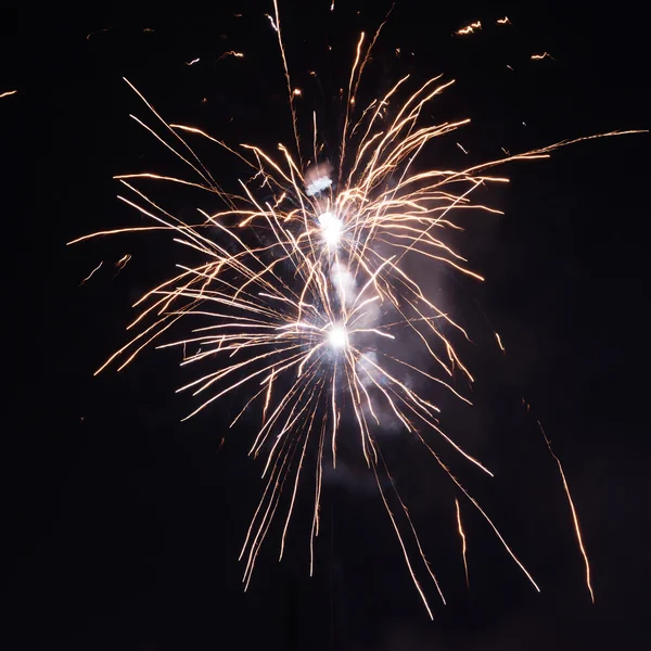 Agrupamento de coloridos fogos de artifício de 4 de julho . — Fotografia de Stock