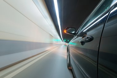 hızlı tunne hareketli araba 