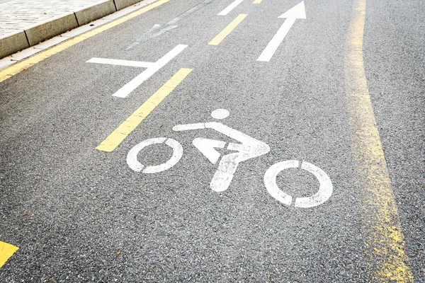 Cykel vägskylt målad på trottoaren — Stockfoto