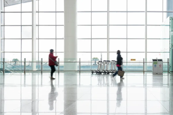 Passengers in the shanghai pudong airport — Stock Photo, Image