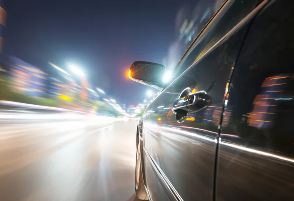 Auto su strada di notte — Foto Stock