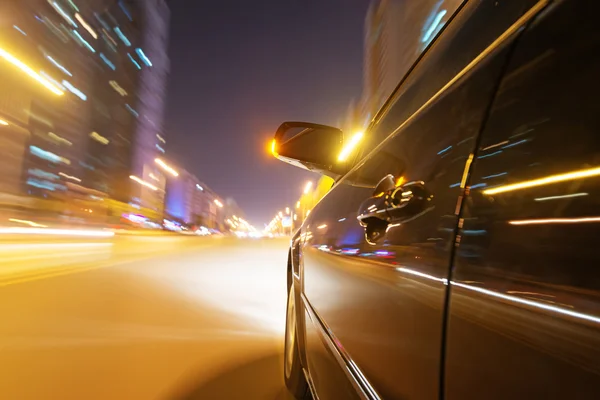 夜の道路上の車 — ストック写真