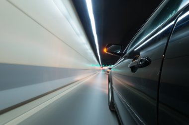 hızlı tunne hareketli araba 