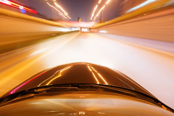 Auto su strada di notte — Foto Stock