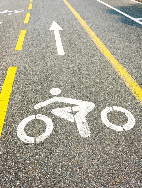 Bicycle road sign painted on the pavement — Stock Photo, Image