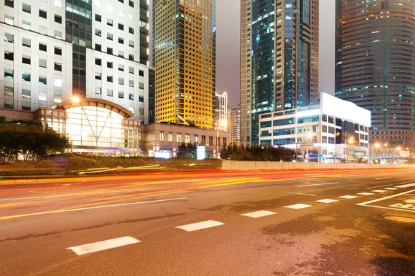 Carro em movimento à noite — Fotografia de Stock