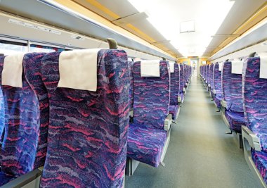 bölme içinde yüksek hızlı tren