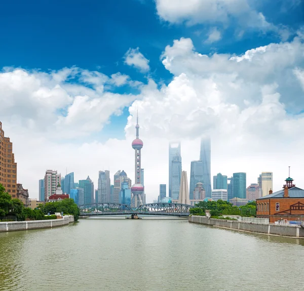 Shanghai skyline en journée — Photo