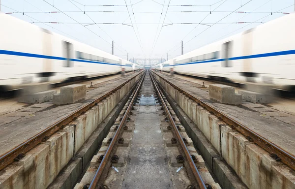 Trenes en movimiento rápido — Foto de Stock