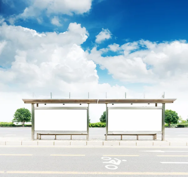 Fermata dell'autobus cartellone — Foto Stock