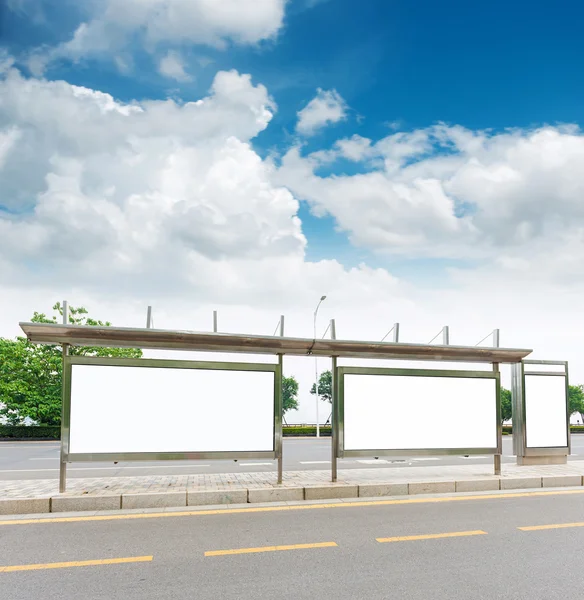 Busshållplats billboard — Stockfoto