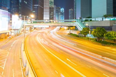 Araba ışıkları ile Hong Kong gece görünümü