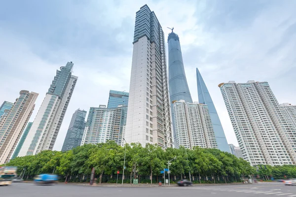 La avenida del siglo de la escena de la calle en Shanghai Lujiazui, China. — Foto de Stock