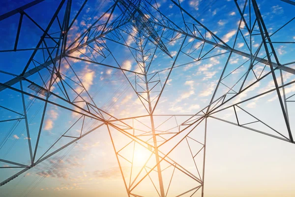 Torre de energia no fundo do céu — Fotografia de Stock