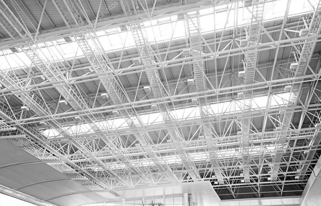 Soffitto di architettura degli interni di costruzione moderna in ... Architettura degli interni