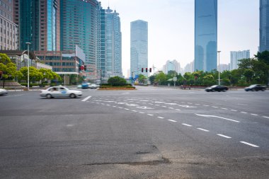 Yüzyıl Cadde Sokak sahnesinde Lujiazui shanghai