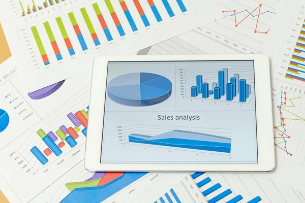 Financial charts with tablet — Stock Photo, Image
