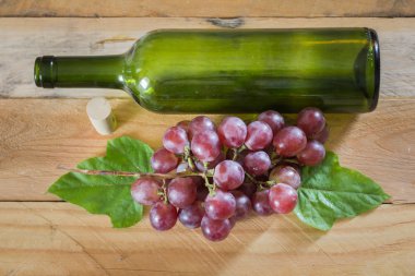 kadehler ve şişeler