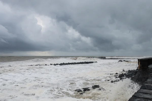 Tormenta en costa ioniana —  Fotos de Stock