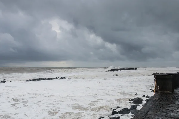 Tormenta en costa ioniana —  Fotos de Stock