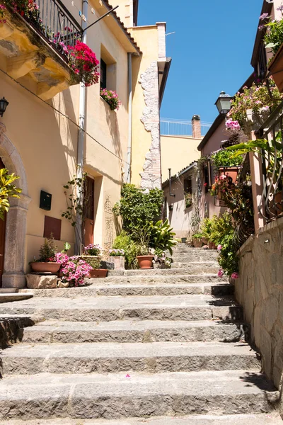 Escadas na aldeia — Fotografia de Stock