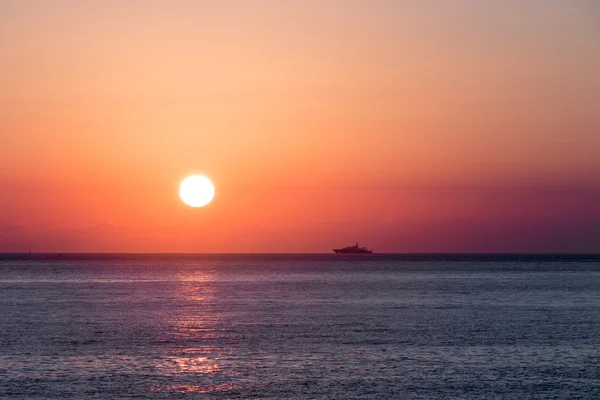 Sonnenaufgang am riposto — Stockfoto