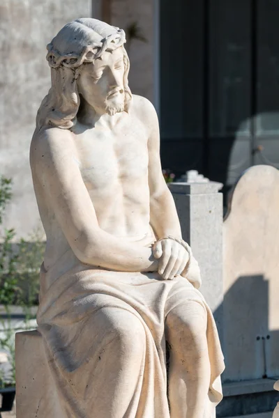 Estátua de Jesus sentado — Fotografia de Stock