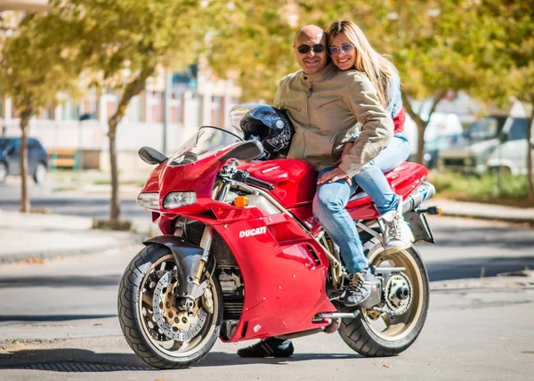 Motosiklet ile Çift