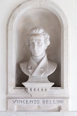 Vincenzo Bellini heykeli