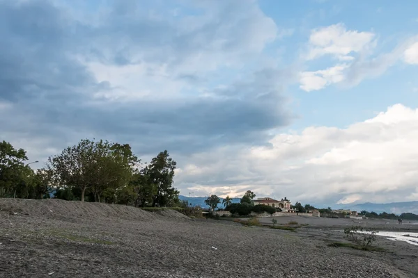 Journée orageuse sur la plage — Photo