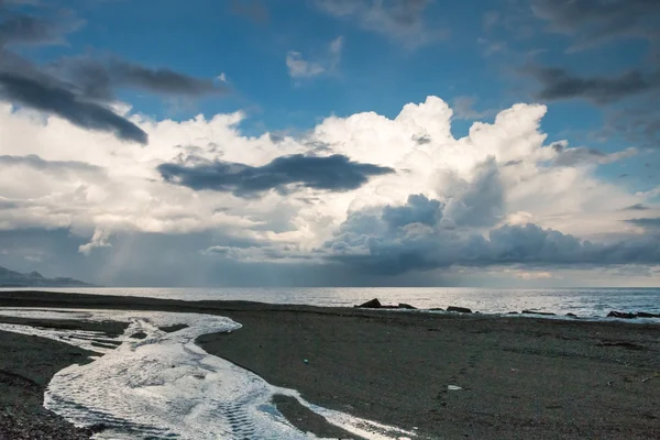 Stormig dag på stranden — Stockfoto