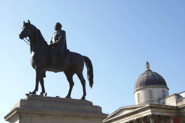 Kral George IV, Ulusal Galeri, Trafalgar Square, Londra, İngiltere'de atlı heykeli