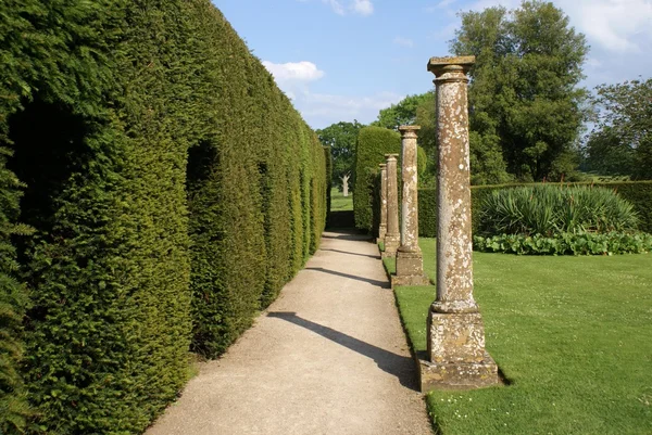 Garden entrance and path — Stock Photo, Image