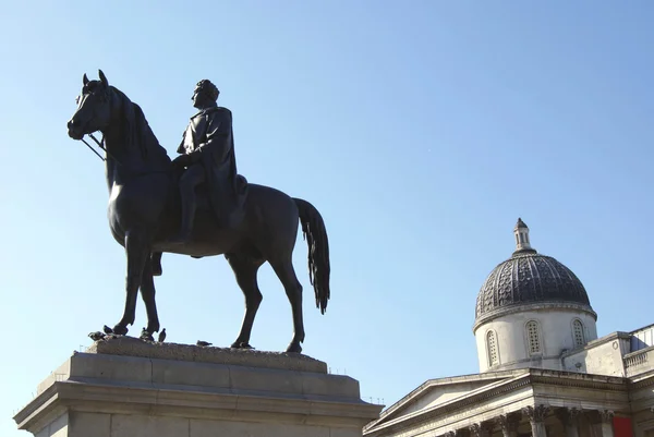 Estatua ecuestre del rey Jorge IV, Galería Nacional, Trafalgar Square, Londres, Inglaterra — Foto de Stock