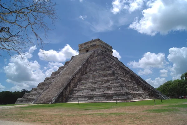El Castillo. Kukulcan Tapınağı. Mesoamerican adım piramit Chichen Itza, Meksika