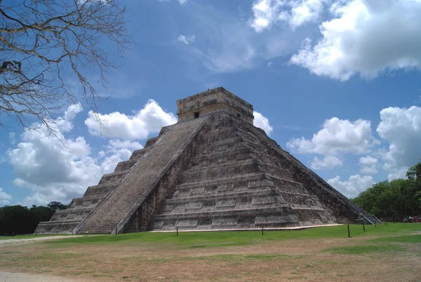 El Castillo. O Templo de Kukulcan. Pirâmide de degraus mesoamericana em Chihuahua, México — Fotografia de Stock