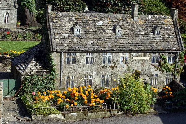 Miniature model of a house — Stock Photo, Image