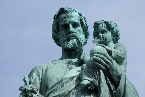 Estátuas, Saint Joseph 's Oratory of Mount Royal Cathedral, Montreal, Quebec, Canadá — Fotografia de Stock