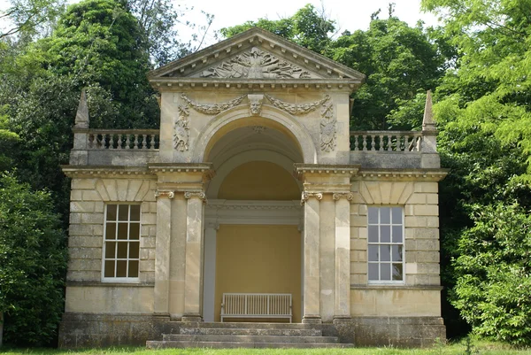 Casa de verão velha ou pavilhão — Fotografia de Stock