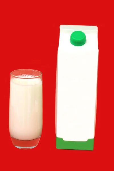 Szklanka mleka i mleka opakowanie — Zdjęcie stockowe