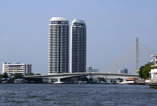 De Phra Pin-klao Brug over de Chao Phraya rivier, Bangkok, Thailand — Stockfoto