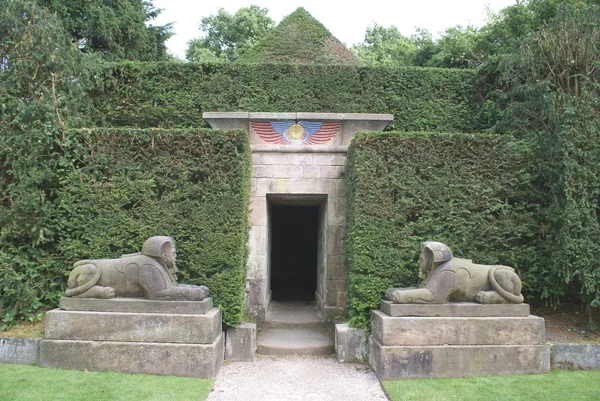 Sphinx beelden op een ingang — Stockfoto