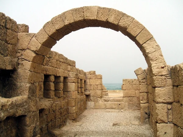 Romeinse boog naar de Meditranean zee, Caesarea, Israël, Midden-Oosten — Stockfoto