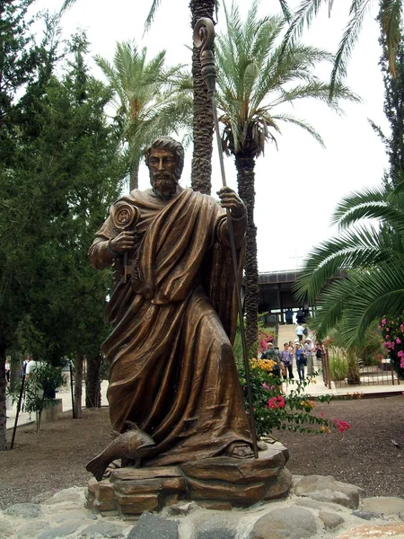 Statue des Heiligen Peter in Kapernaum, Israel, Naher Osten — Stockfoto