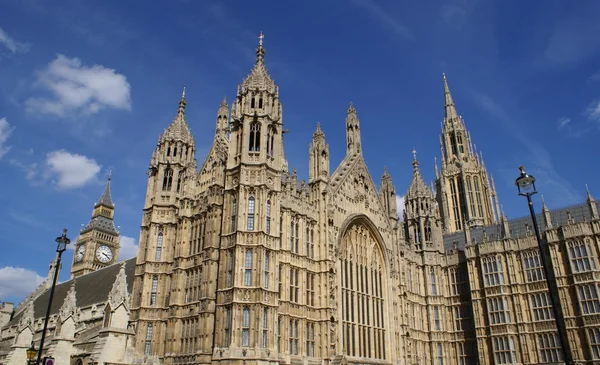 Büyük Ben saat, Westminster Sarayı giriş. İngiliz Parlamentosu, Londra, İngiltere — Stok fotoğraf