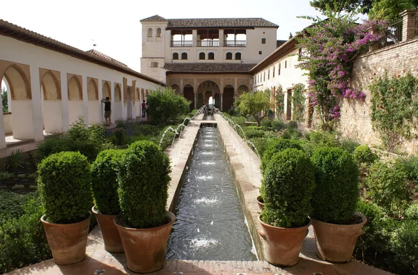 Fontän, trädgård, Alhambra, Granada, Andalusien, Spanien — Stockfoto